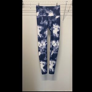 Extra High-Waisted PowerSoft Light Compression Hidden-Pocket Leggings